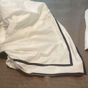 Matouk White and Navy Bedding 1 Duvet 2 pillowcases King